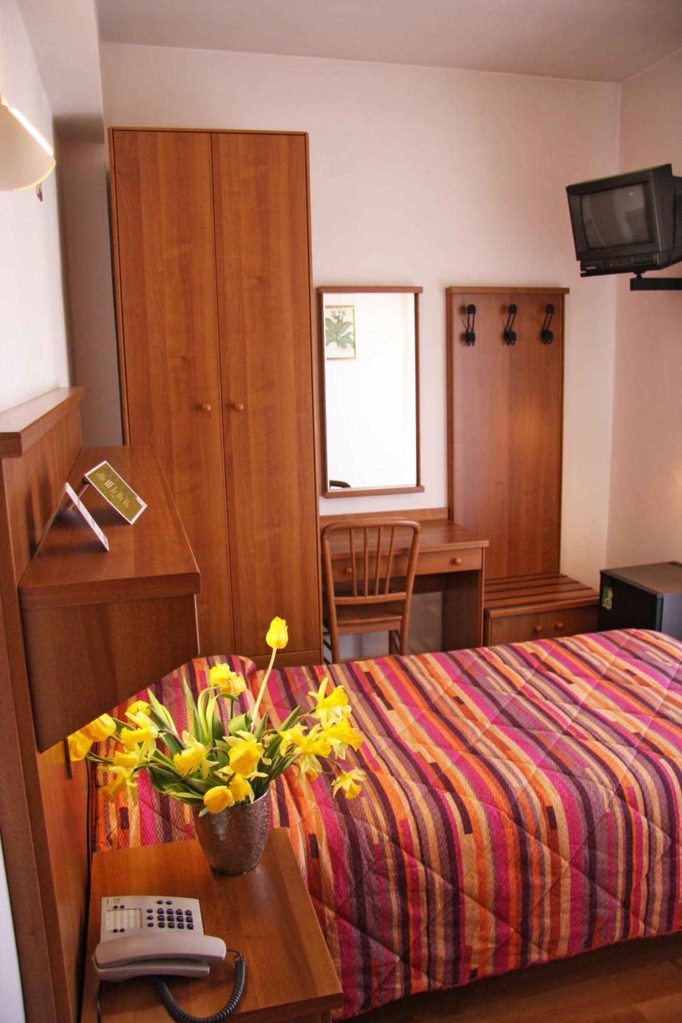 Single Room,1216222270:JPEG